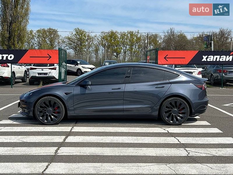 Седан Tesla Model 3 2023 в Одессе