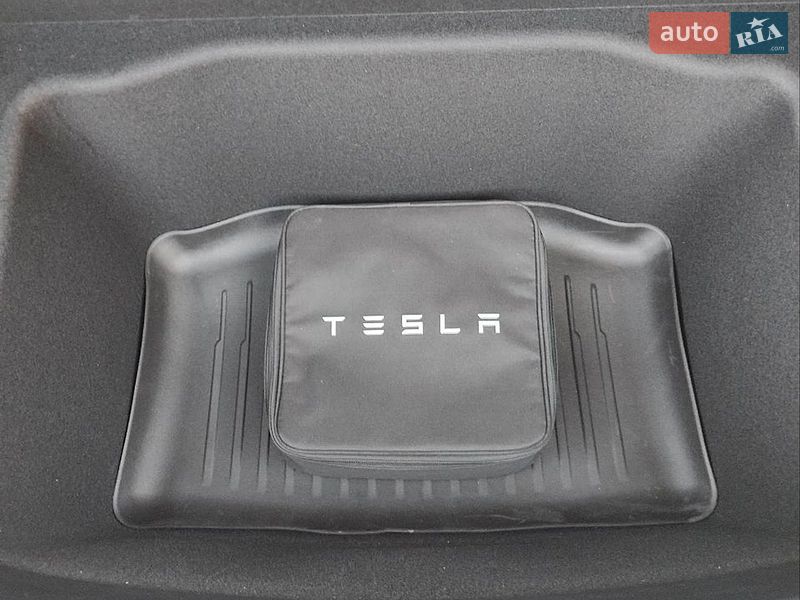 Седан Tesla Model 3 2022 в Києві