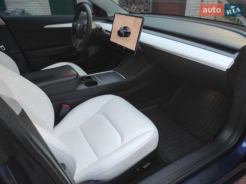 Седан Tesla Model 3 2022 в Києві
