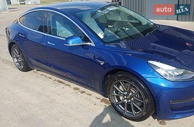 Седан Tesla Model 3 2020 в Киеве