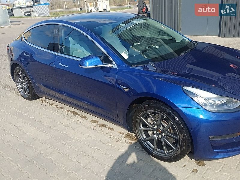 Седан Tesla Model 3 2020 в Киеве