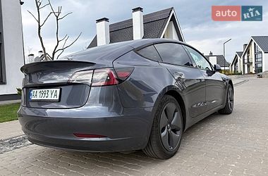 Седан Tesla Model 3 2021 в Киеве