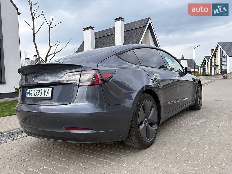 Седан Tesla Model 3 2021 в Киеве