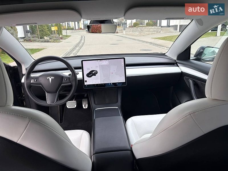 Седан Tesla Model 3 2021 в Киеве