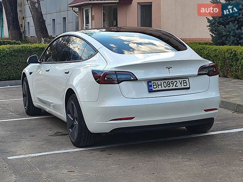 Седан Tesla Model 3 2023 в Одессе