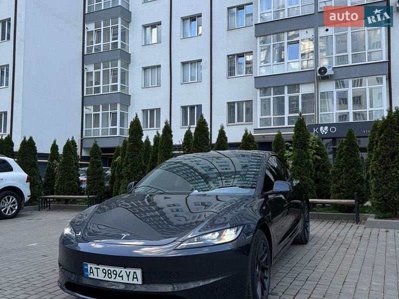 Седан Tesla Model 3 2024 в Ивано-Франковске