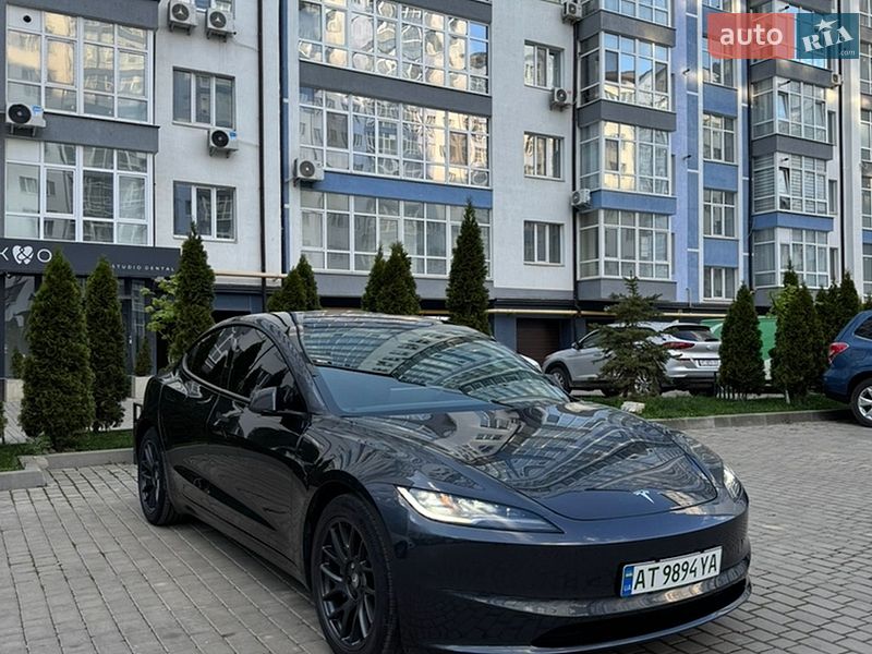 Седан Tesla Model 3 2024 в Ивано-Франковске