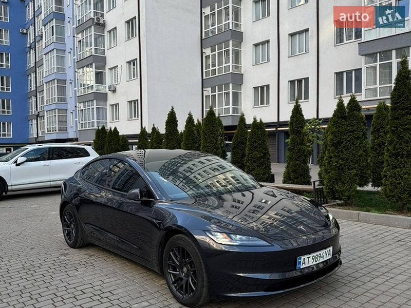 Седан Tesla Model 3 2024 в Ивано-Франковске