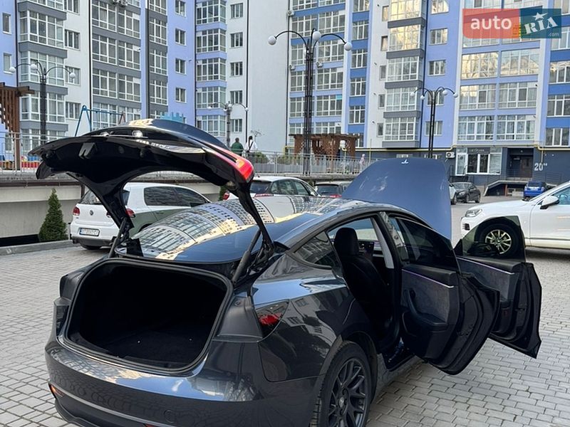 Седан Tesla Model 3 2024 в Ивано-Франковске