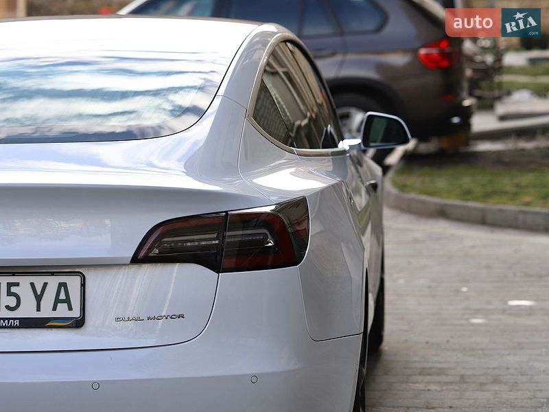 Седан Tesla Model 3 2019 в Тернополе