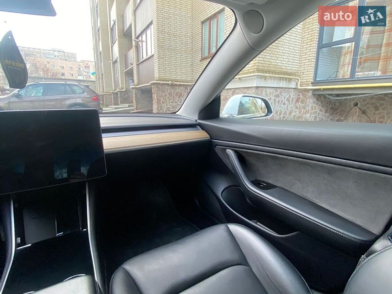 Седан Tesla Model 3 2019 в Тернополе