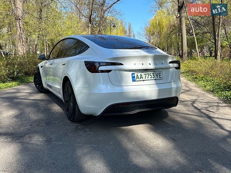Седан Tesla Model 3 2025 в Киеве