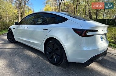 Седан Tesla Model 3 2025 в Киеве