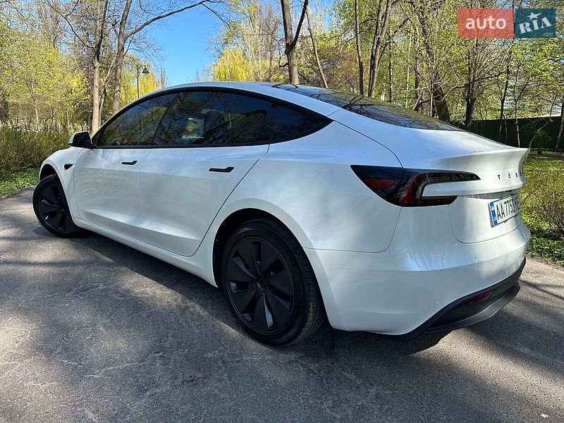 Седан Tesla Model 3 2025 в Киеве