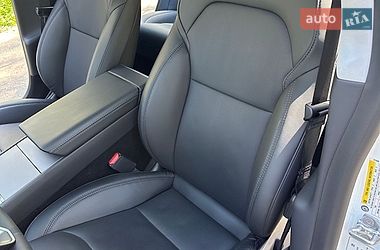 Седан Tesla Model 3 2025 в Киеве