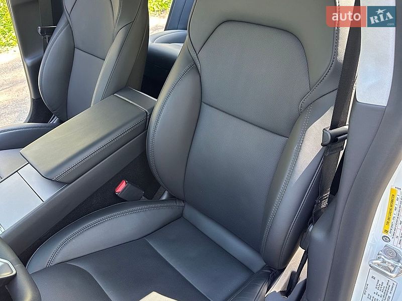 Седан Tesla Model 3 2025 в Киеве