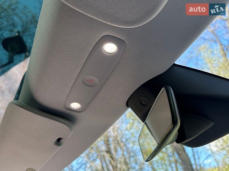 Седан Tesla Model 3 2025 в Киеве