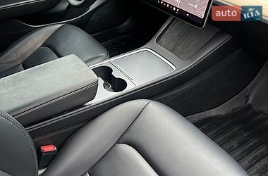 Седан Tesla Model 3 2021 в Киеве