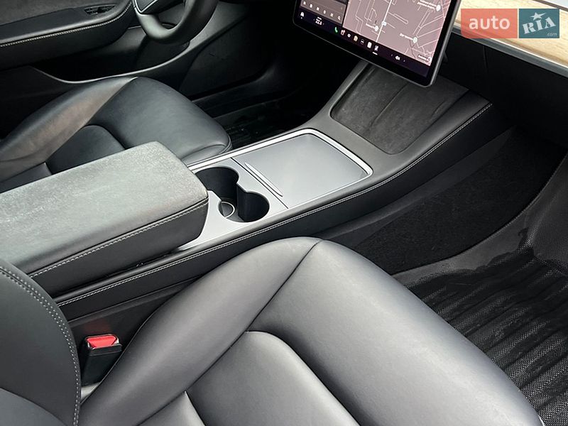 Седан Tesla Model 3 2021 в Киеве
