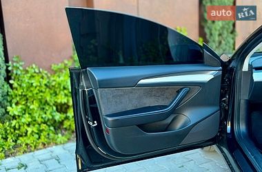 Седан Tesla Model 3 2022 в Черновцах