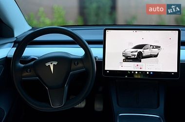 Седан Tesla Model 3 2022 в Черновцах