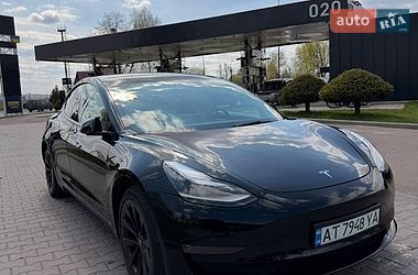 Седан Tesla Model 3 2021 в Калуше