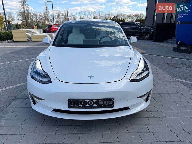 Tesla Model 3 2020