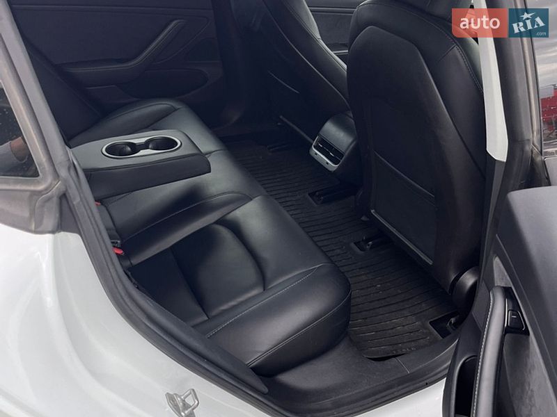 Седан Tesla Model 3 2019 в Ровно