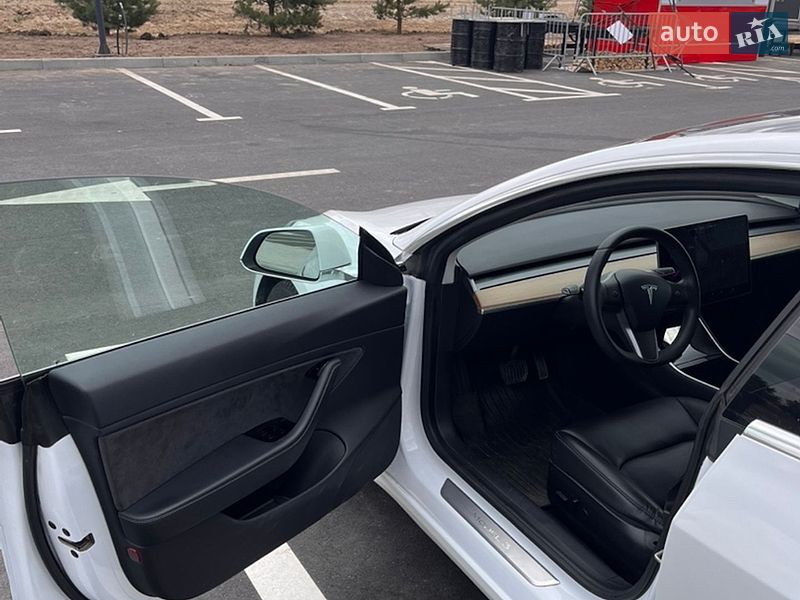 Седан Tesla Model 3 2019 в Ровно