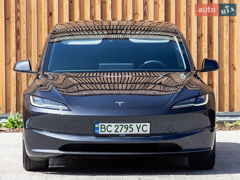 Седан Tesla Model 3 2024 в Львові