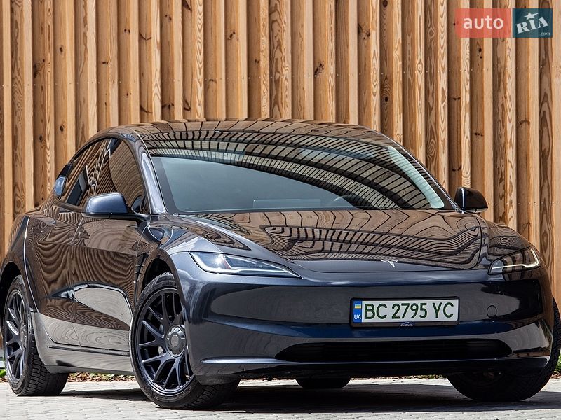 Седан Tesla Model 3 2024 в Львові