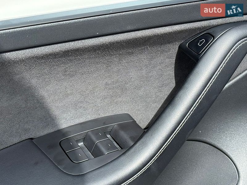 Седан Tesla Model 3 2021 в Києві