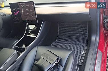 Седан Tesla Model 3 2019 в Львові