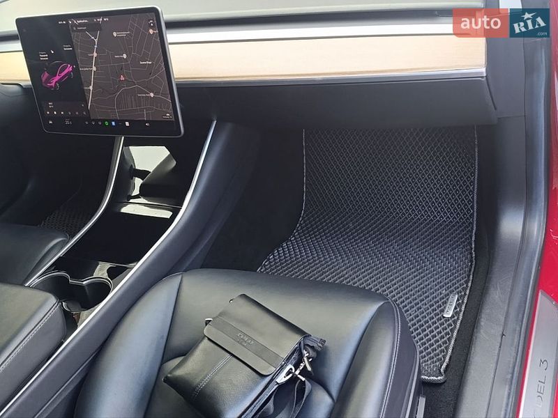 Седан Tesla Model 3 2019 в Львові
