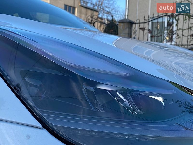 Седан Tesla Model 3 2020 в Ивано-Франковске