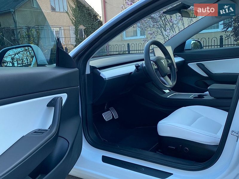 Седан Tesla Model 3 2020 в Ивано-Франковске