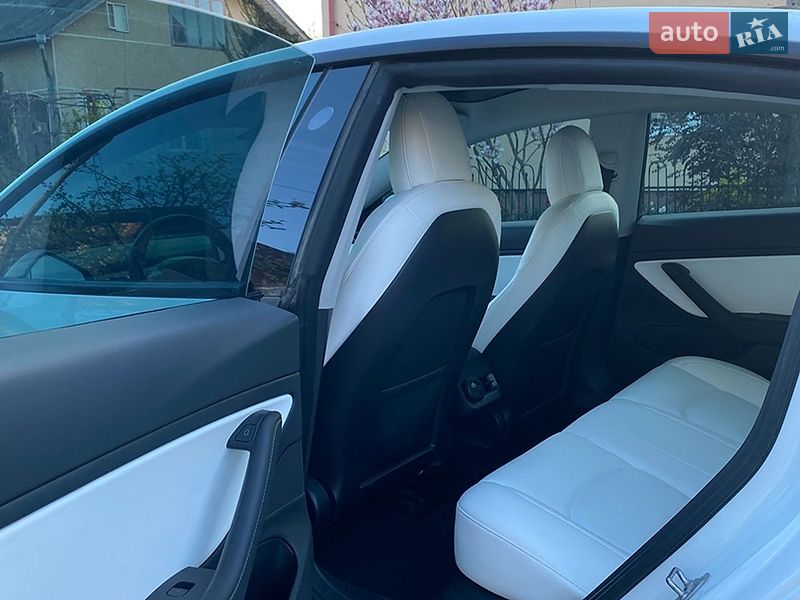 Седан Tesla Model 3 2020 в Ивано-Франковске