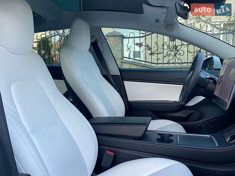 Седан Tesla Model 3 2020 в Ивано-Франковске