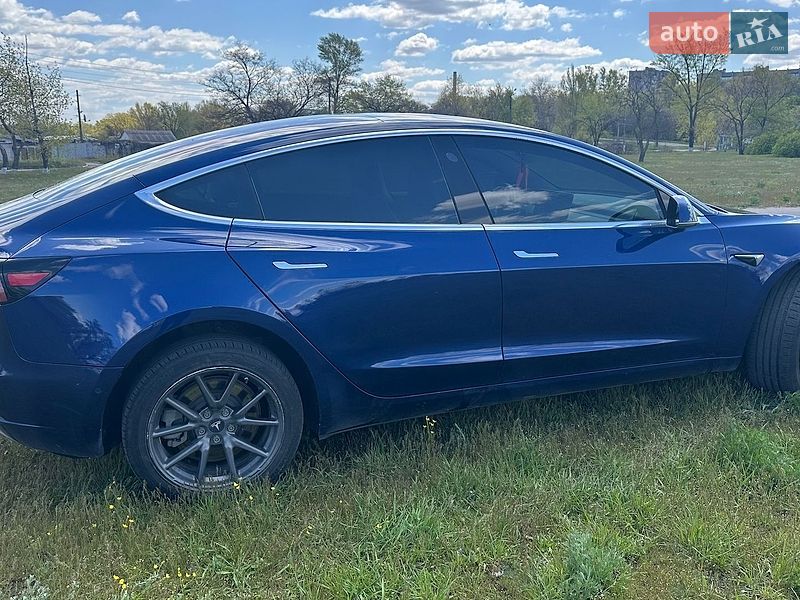 Седан Tesla Model 3 2018 в Каменском