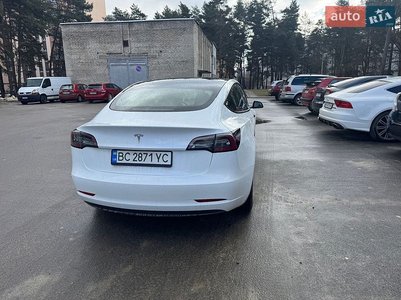 Седан Tesla Model 3 2021 в Львове