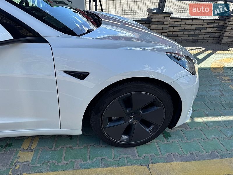 Седан Tesla Model 3 2021 в Львове