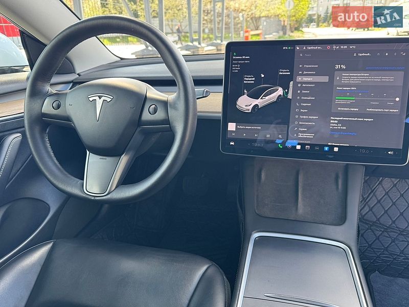 Седан Tesla Model 3 2021 в Львове