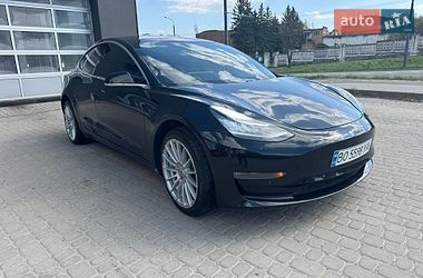 Седан Tesla Model 3 2018 в Львове