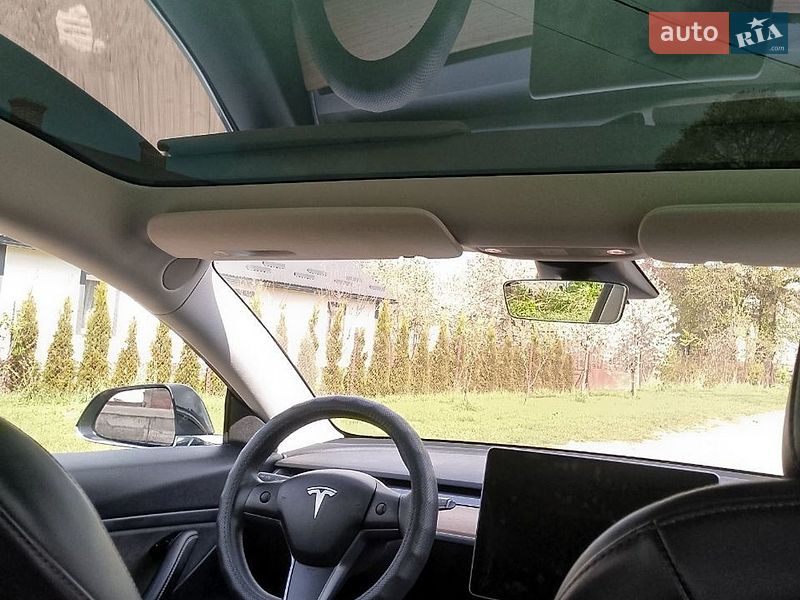 Седан Tesla Model 3 2020 в Львове