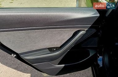 Седан Tesla Model 3 2020 в Львове