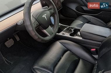 Седан Tesla Model 3 2020 в Львове