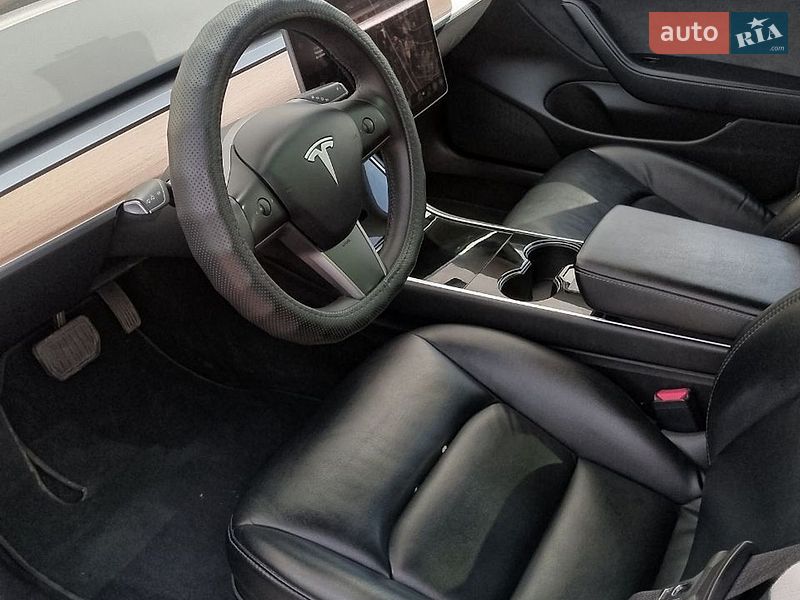 Седан Tesla Model 3 2020 в Львове