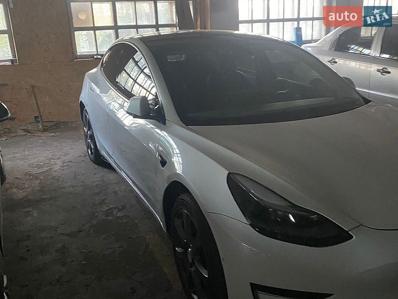 Седан Tesla Model 3 2021 в Луцке
