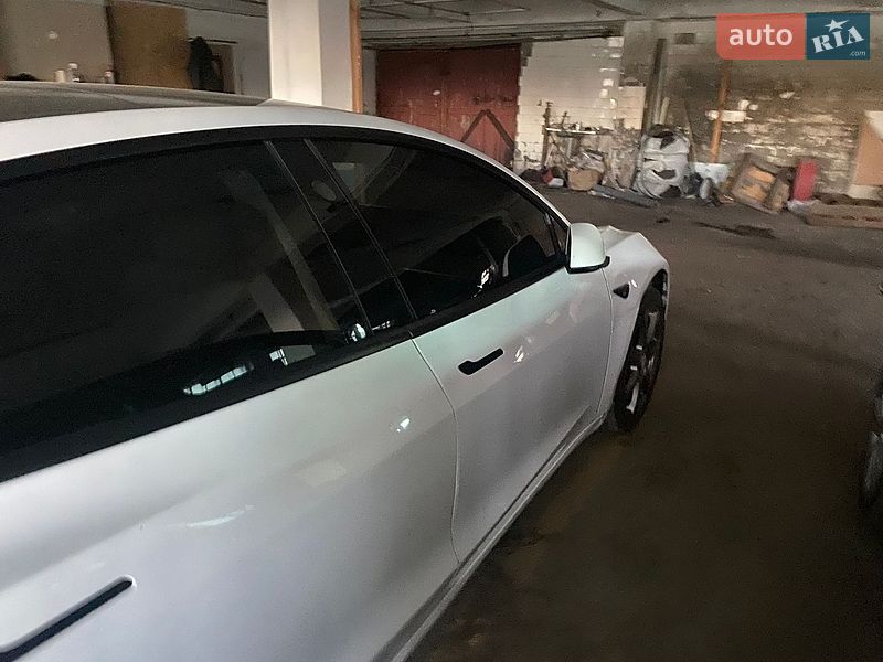 Седан Tesla Model 3 2021 в Луцке