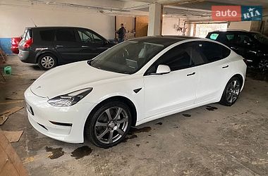 Седан Tesla Model 3 2021 в Луцке